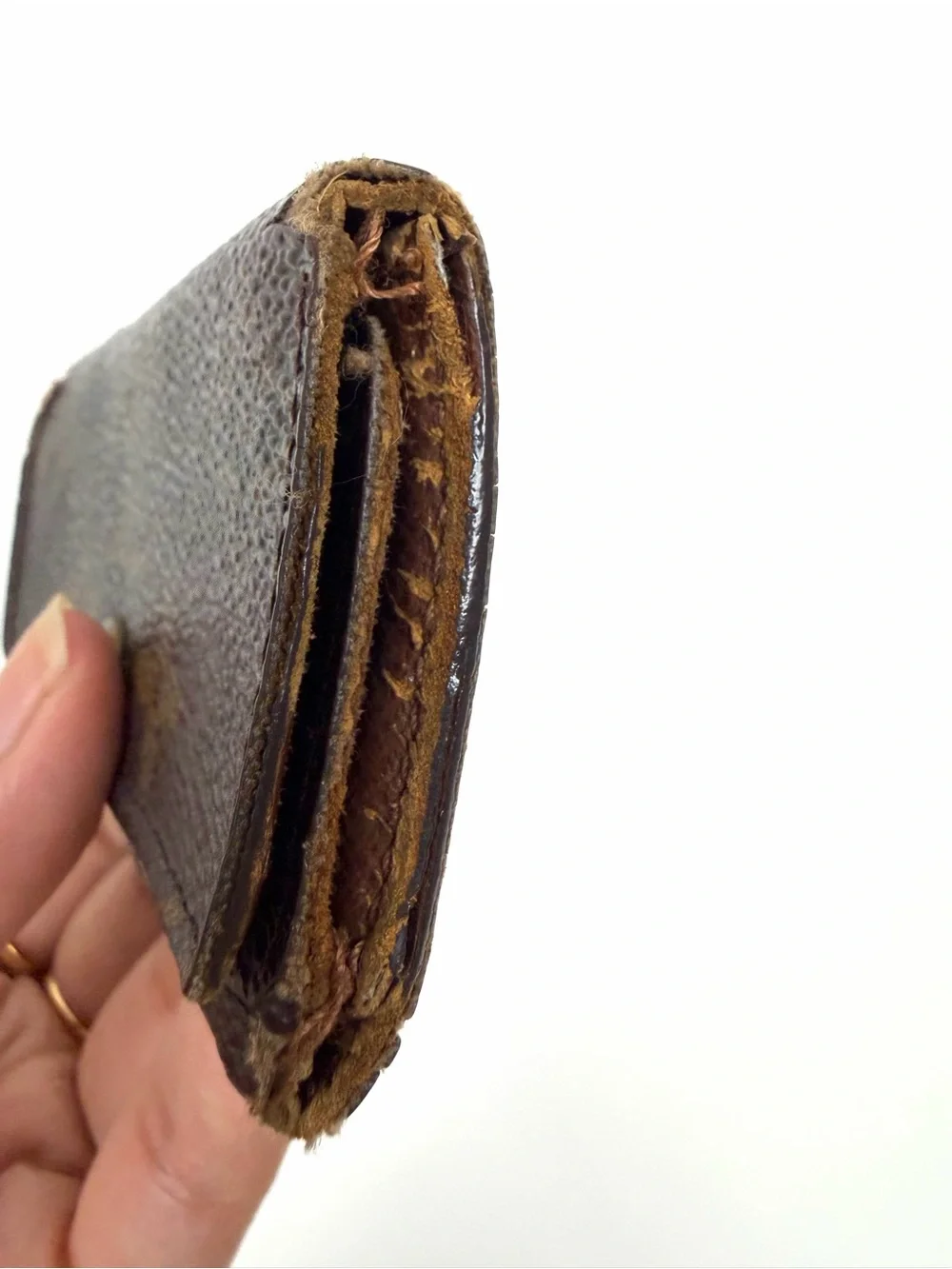 Authentic Louis Vuitton Monogram 4 Key Holder Case